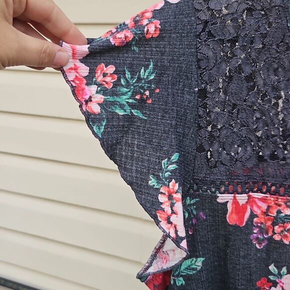 Torrid Lace Floral Top – Size 3 (Plus Size 3X) - Picture 3 of 8